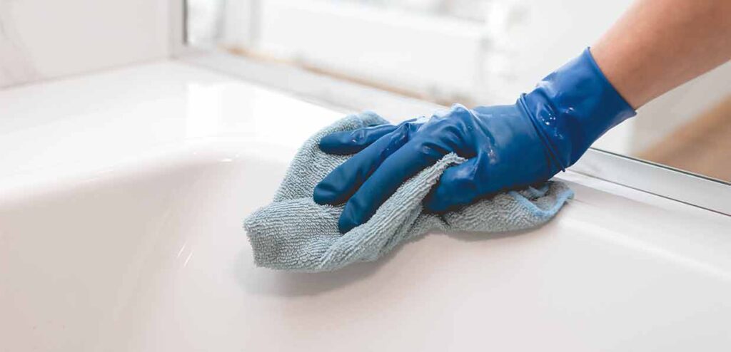 The Best Shower & Bathtub Cleaners – And What to Avoid